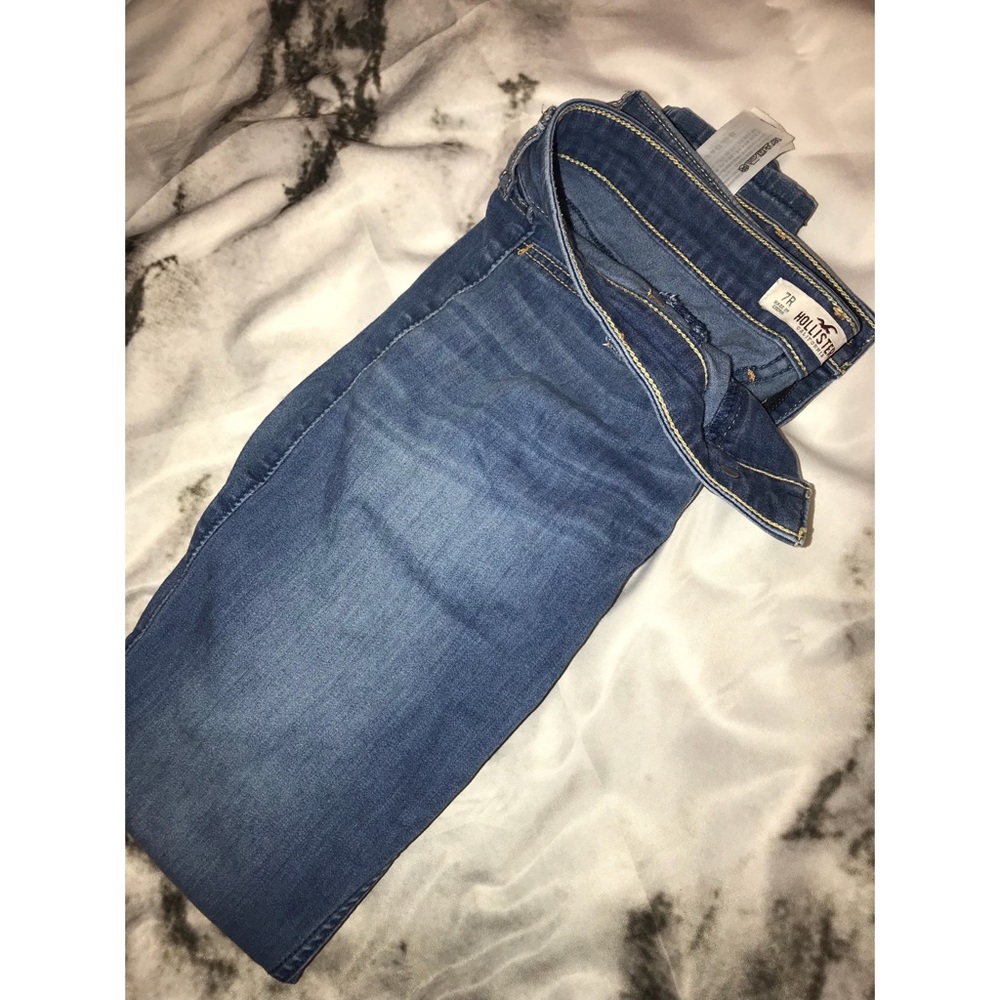 2 pairs of hollister jeans
